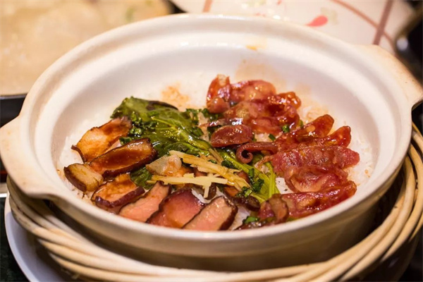 茴香锅煲仔饭加盟