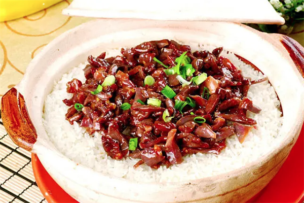 香胤粲煲仔饭加盟