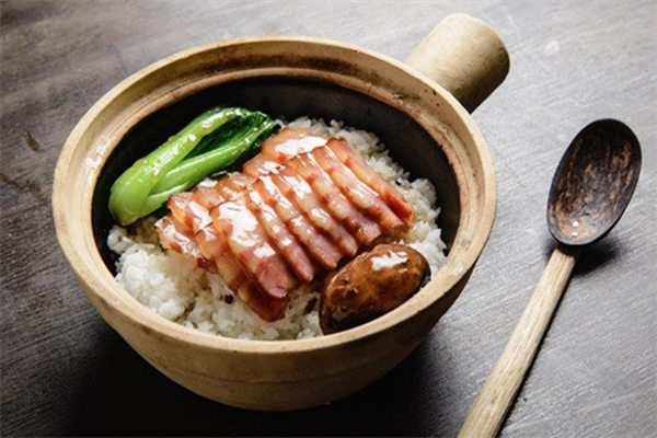 芳金锅特色煲仔饭加盟