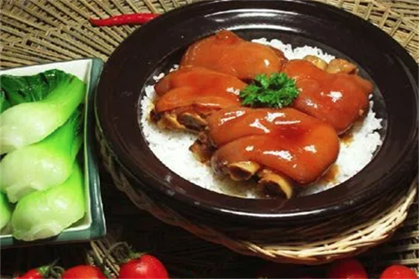 秧苗青青瓦锅饭煲仔饭加盟