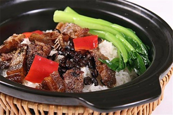 小亮煲仔饭加盟