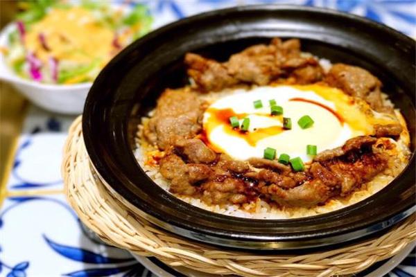 小滋煲仔饭加盟