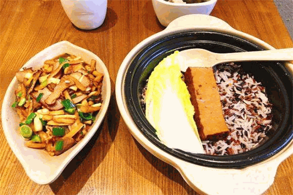一碗稻谷煲仔饭加盟