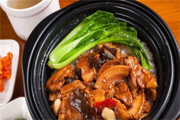 香百里煲仔饭加盟