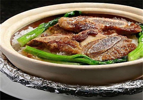 奇遇煲仔饭加盟