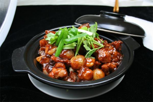 新颖百味鸡煲加盟