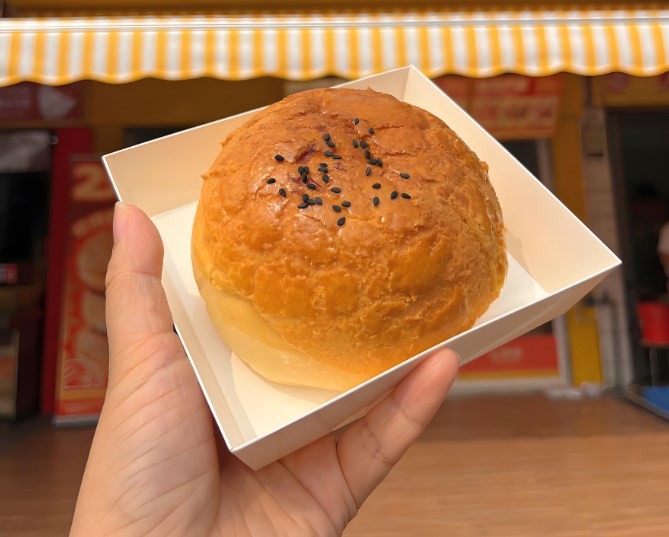 两圆圆菠萝包