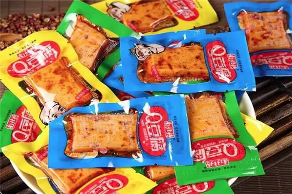 小食哆零食加盟