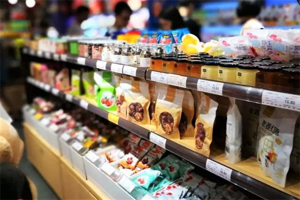 松鼠大本营零食店加盟