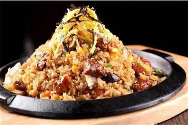 青格贝贝铁板炒饭加盟