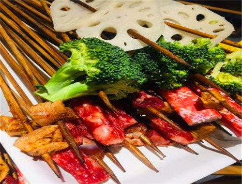 小郡肝鲜牛肉串串香加盟