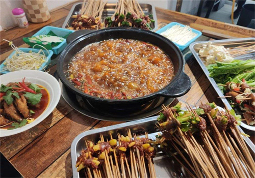 五姐辣排骨串串香加盟