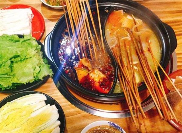 轩于鲜串串香加盟