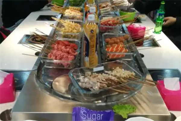 肥仔旋转串串吧加盟