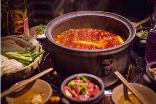倾品火锅串串香加盟