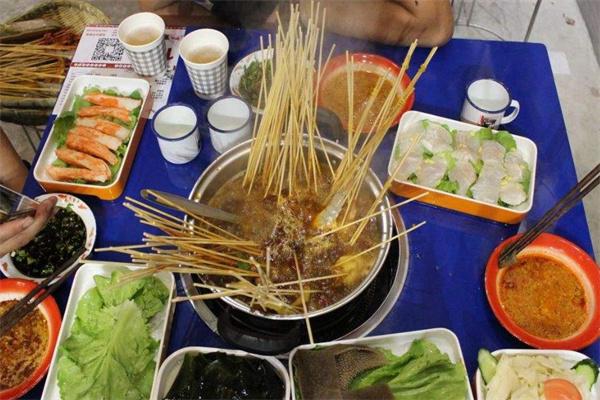 金钩钓串串香加盟