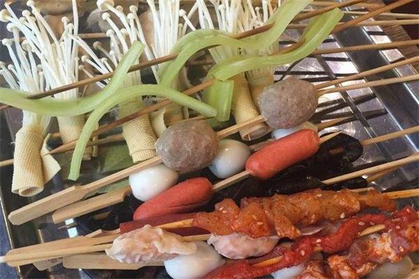 六婆香火锅串串店加盟